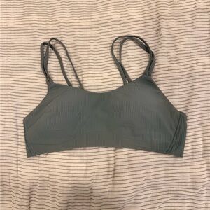 Lululemon “like a cloud bra” : light support A/B cup